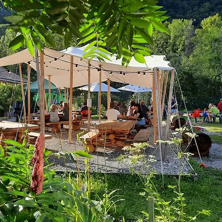 Le Valserine - Eco Responsable Campeggio 3*