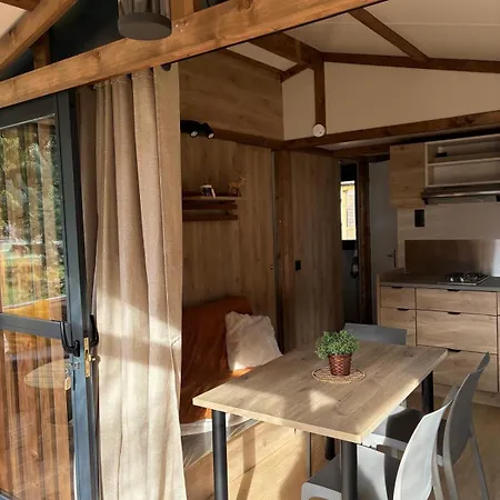 Le Valserine - Eco Responsable Kemping 3*